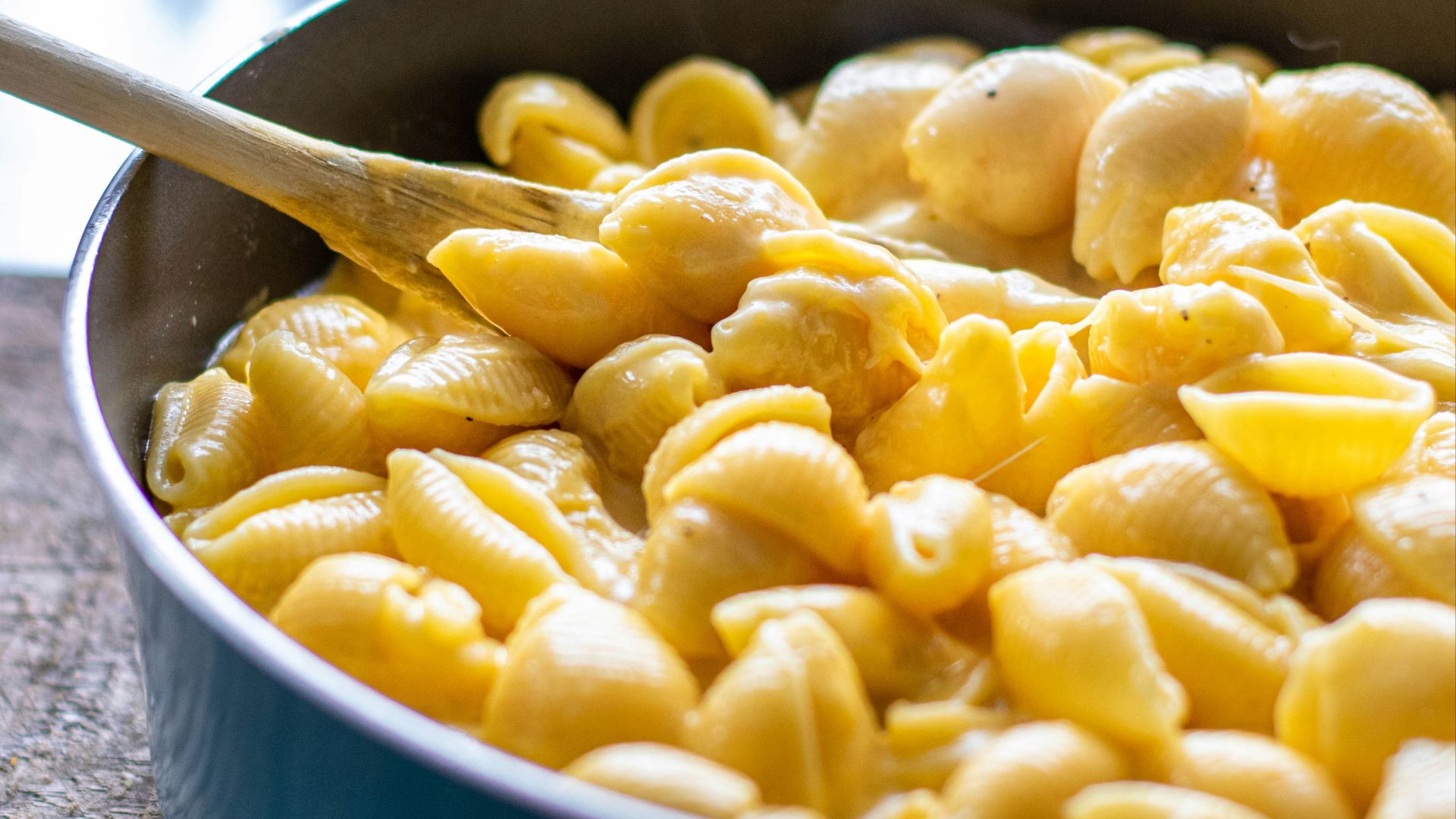 a bowl of macaroni and cheese