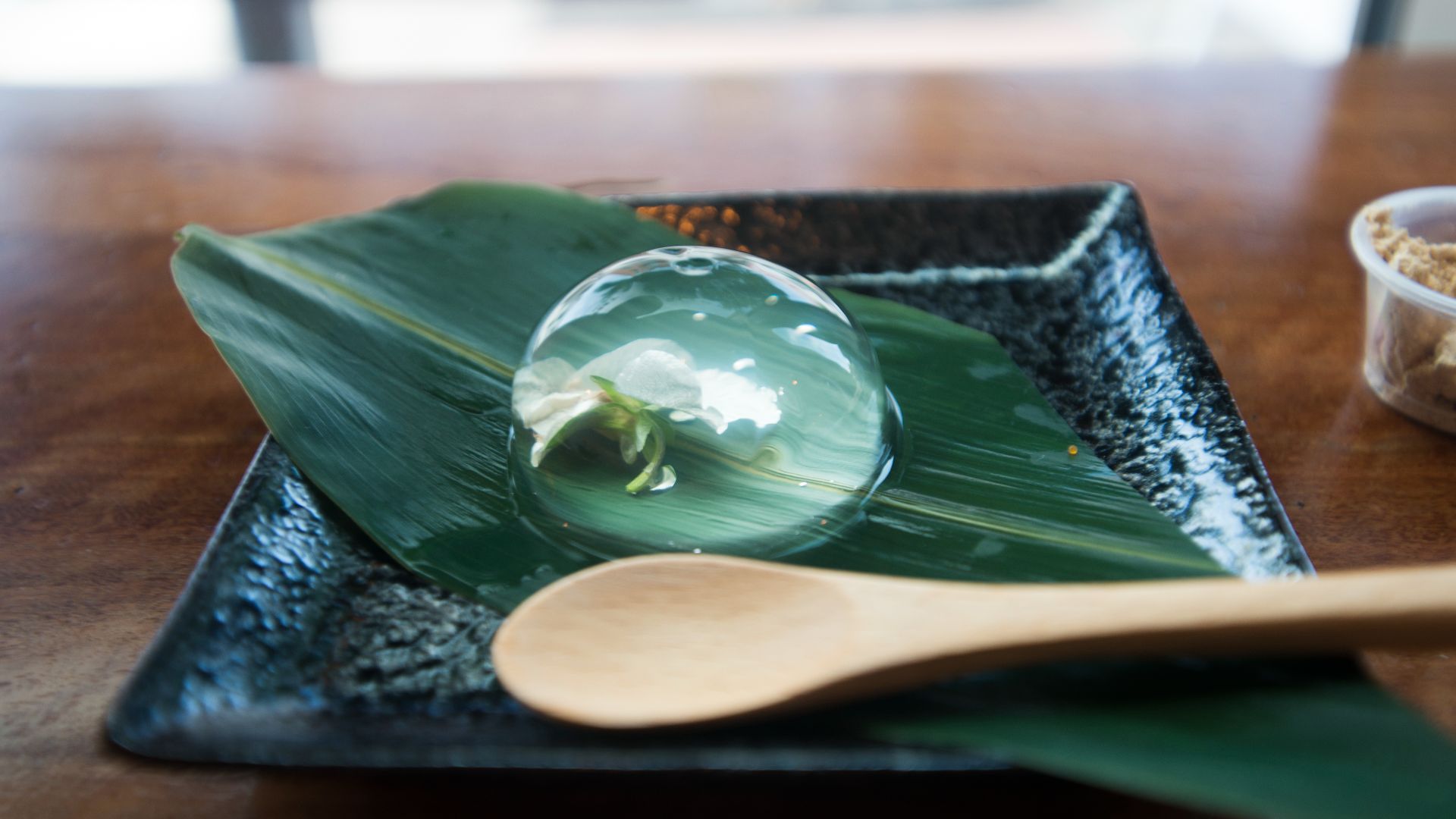 File:Raindrop Cake (28130238005).jpg