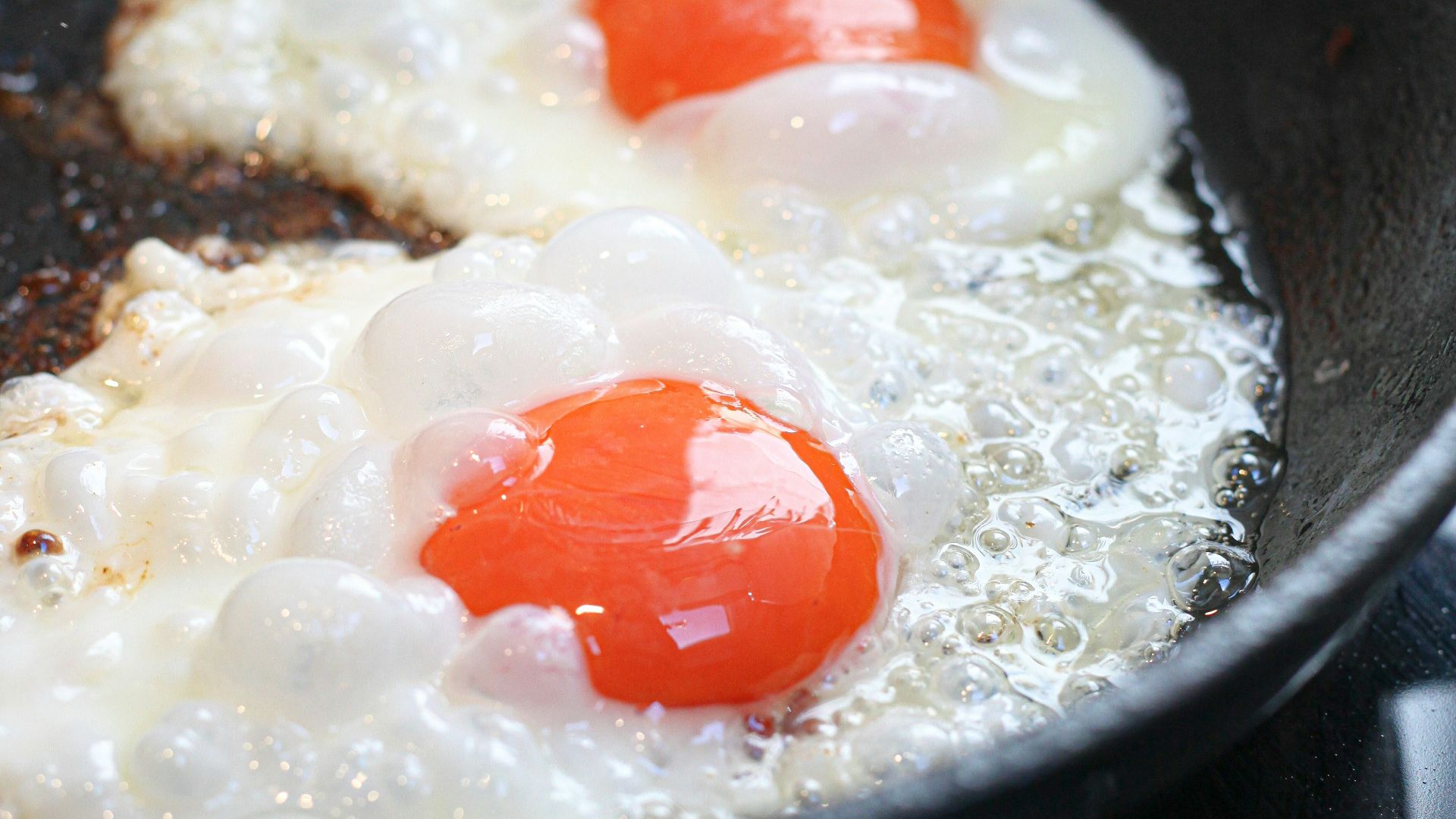 sunny side up egg on black cooking pan
