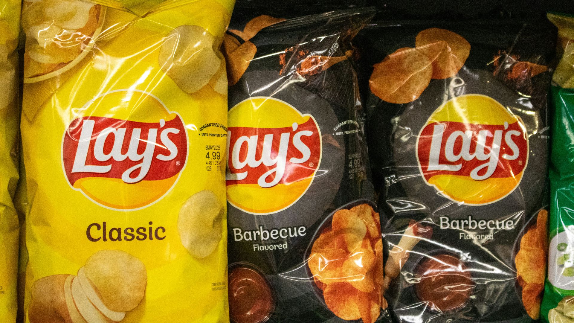 Lays classic and barbecue potato chips.