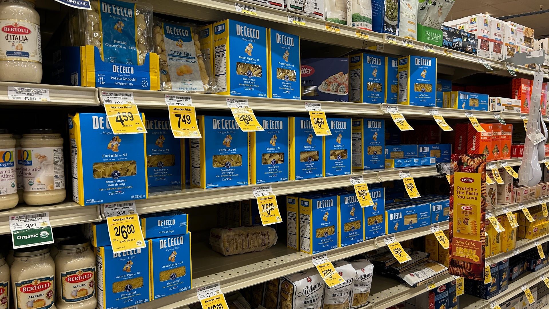 File:Shelves of pasta at Safeway.jpg