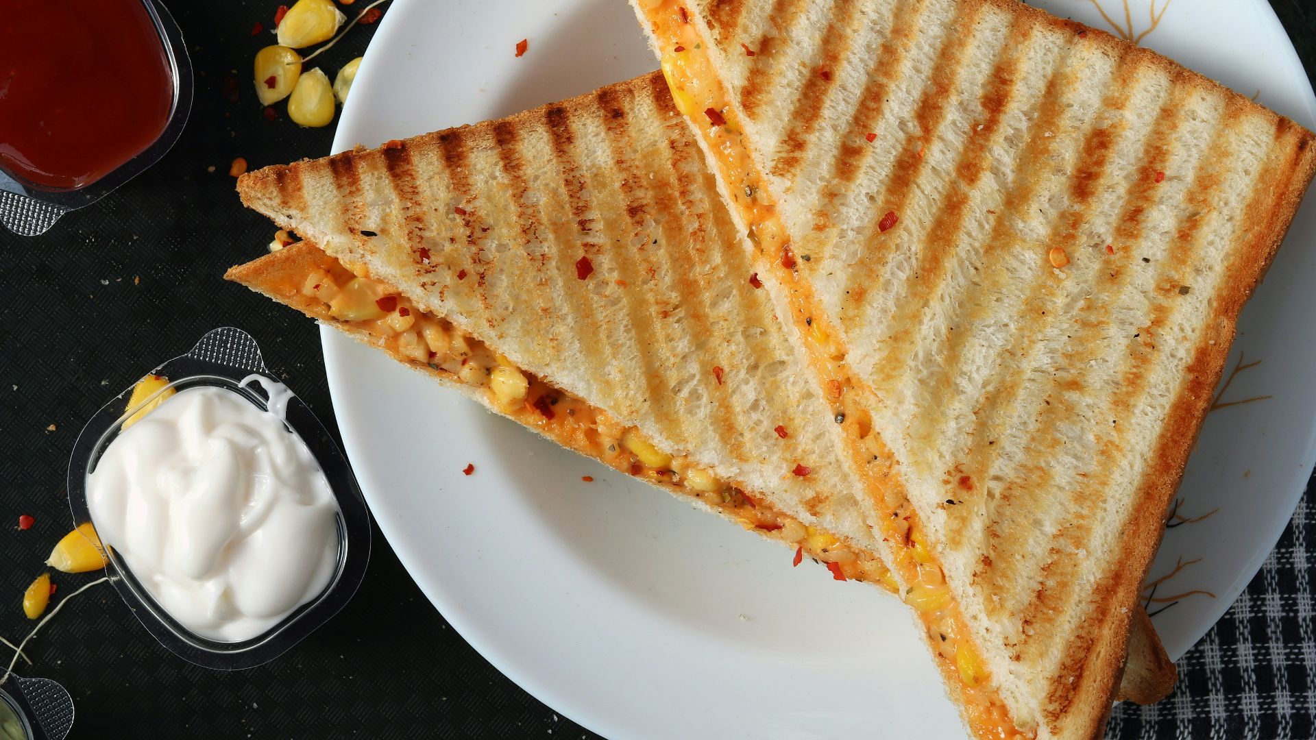 toasted bread with tartar sauce