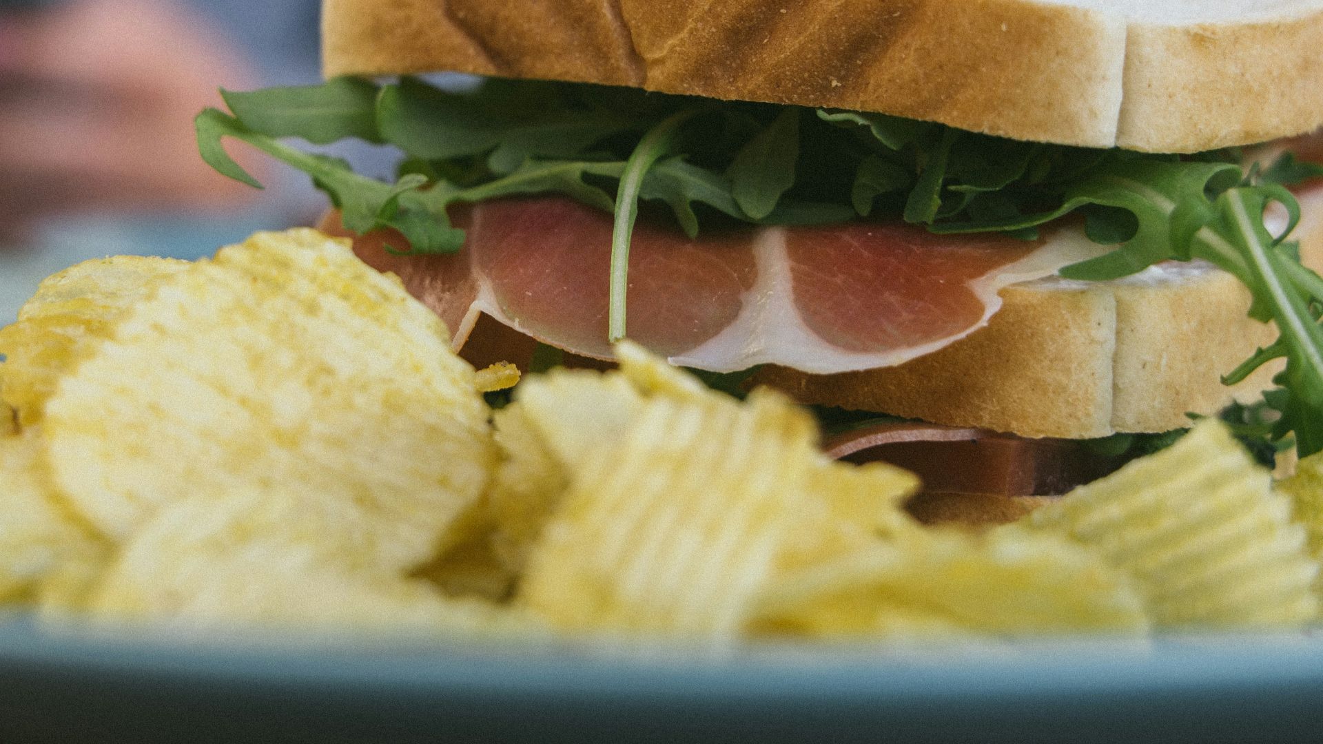 a sandwich with eggs and bacon