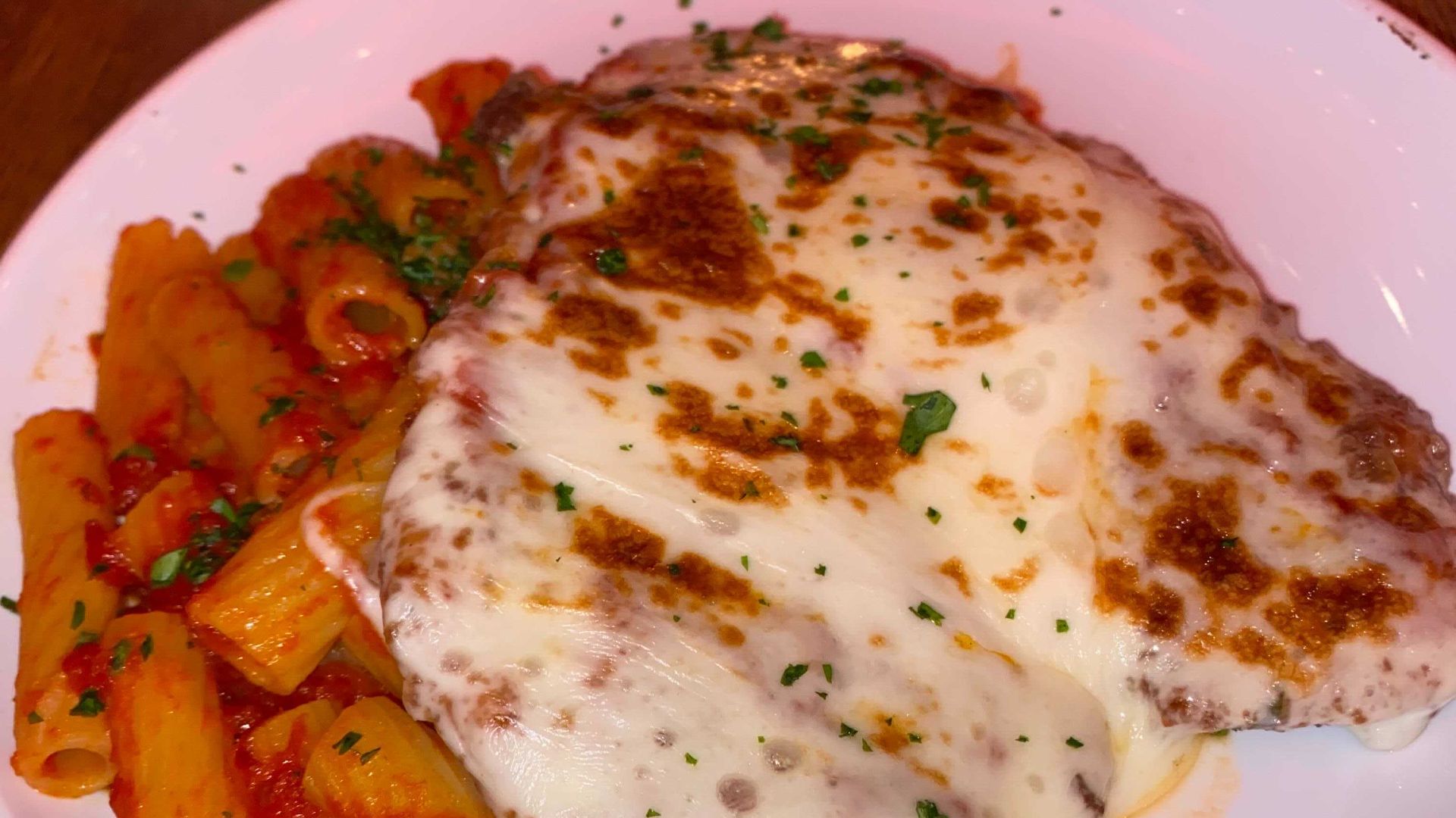 File:Chicken parmigiana with a side of rigatoni pasta.jpg