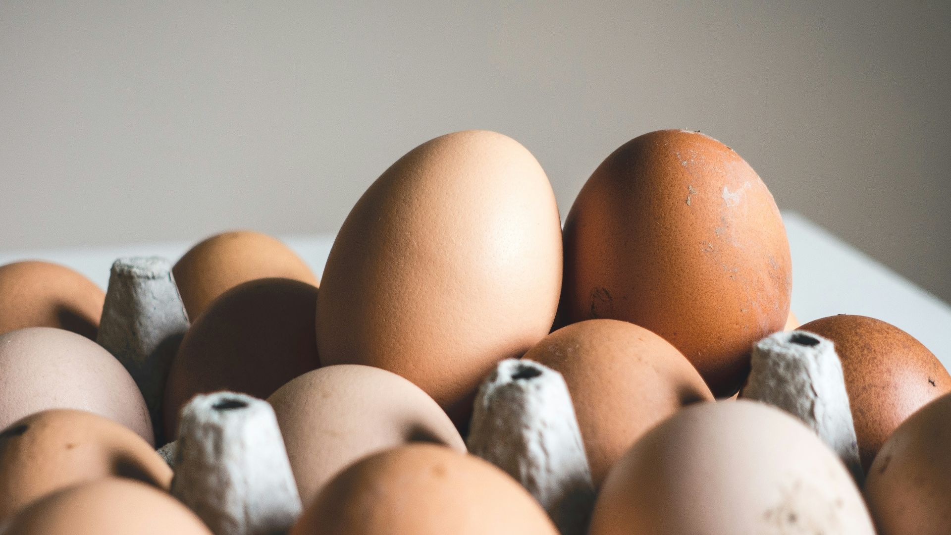 shallow focus photography of brown eggs