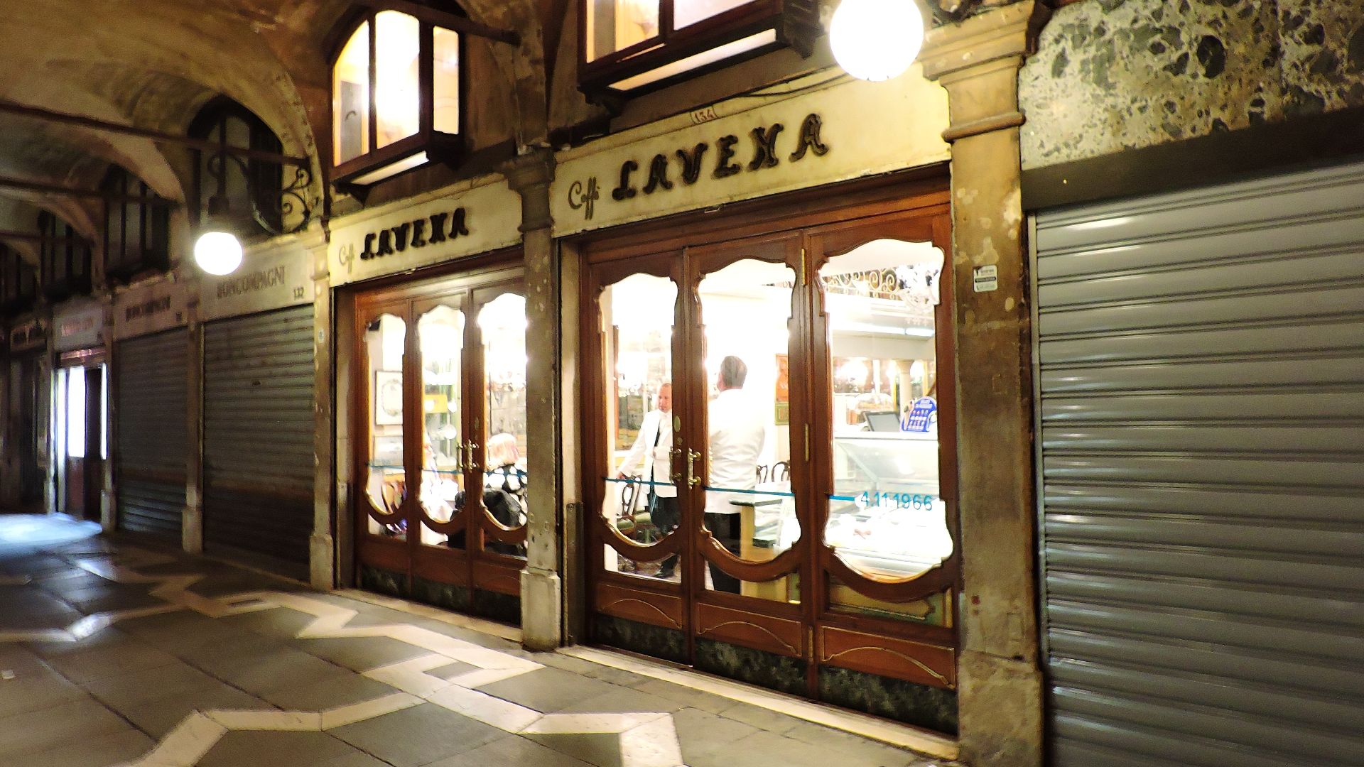 File:Caffé Lavena, Piazza San Marco, Venice (22784325888).jpg