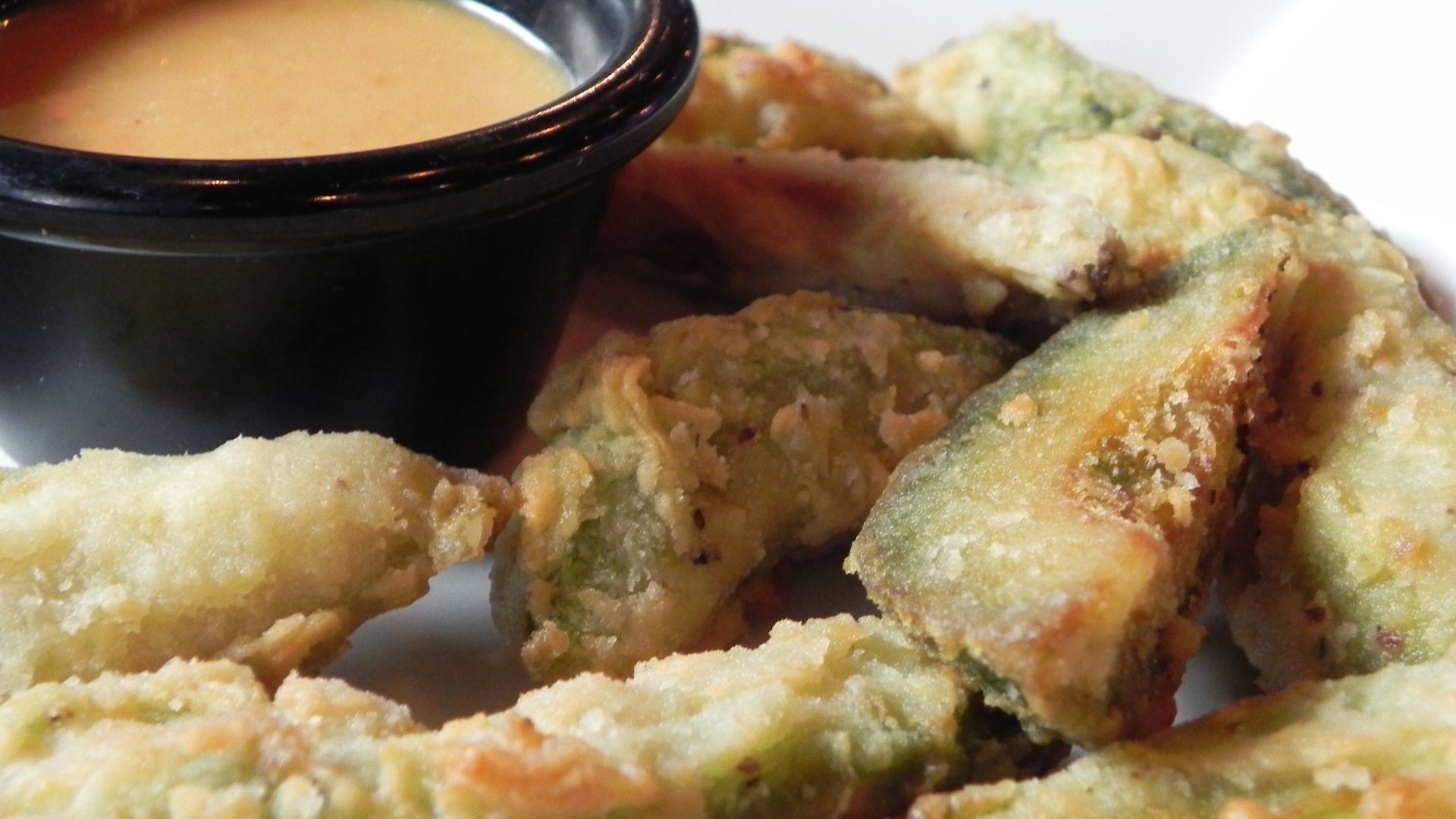 File:Fried avocado with dipping sauce.jpg