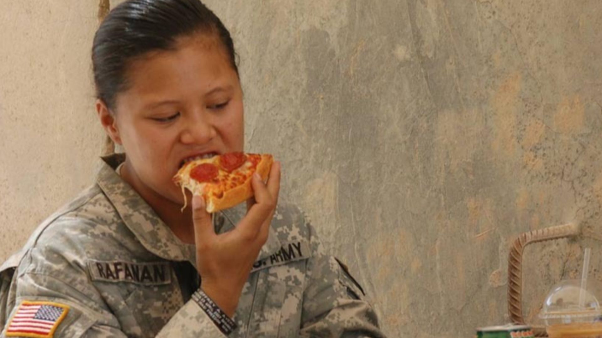 File:A slice of home, a welcome sight for Soldiers in Diyala DVIDS56996.jpg