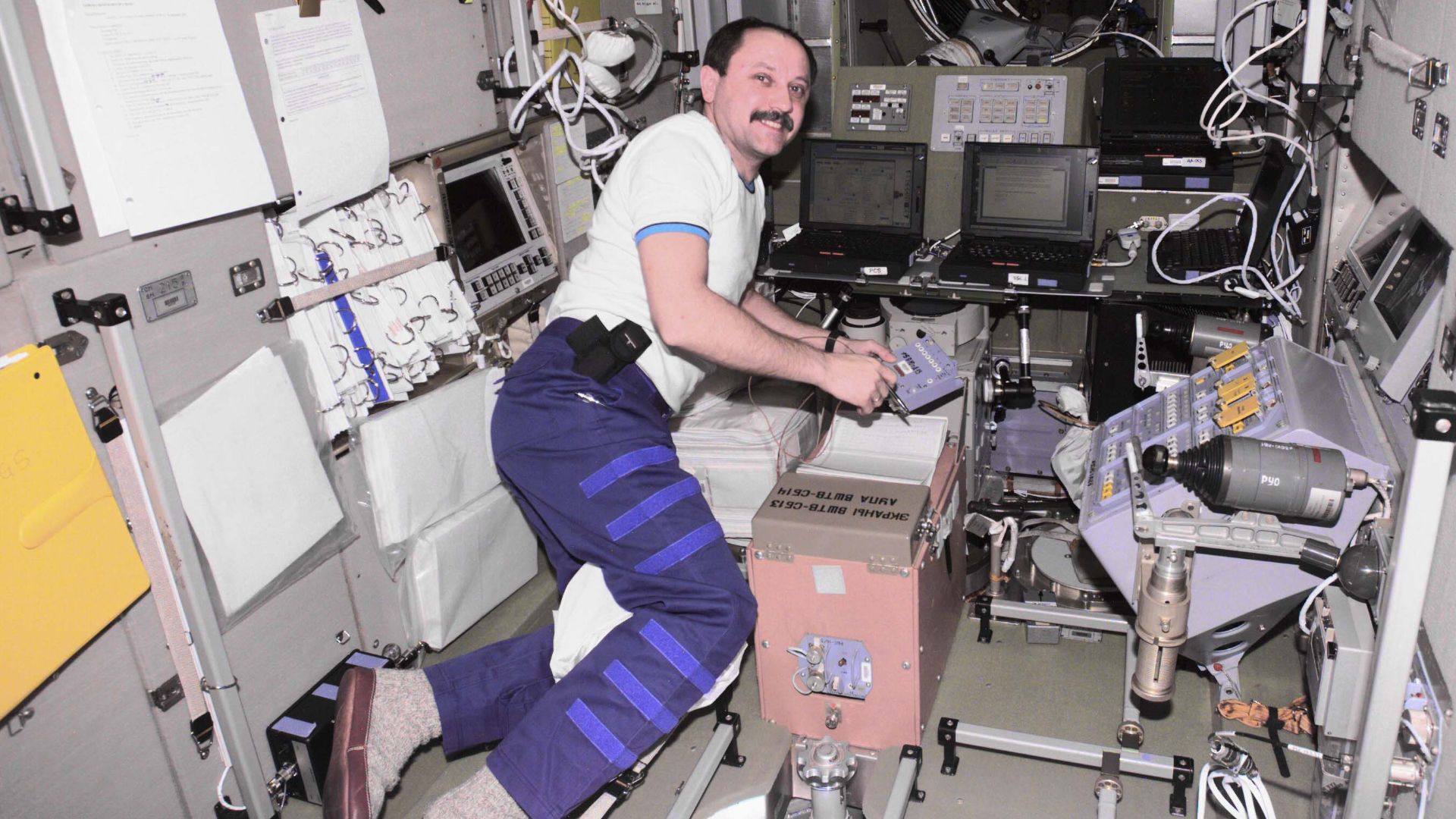 File:Yuri Usachev.jpg