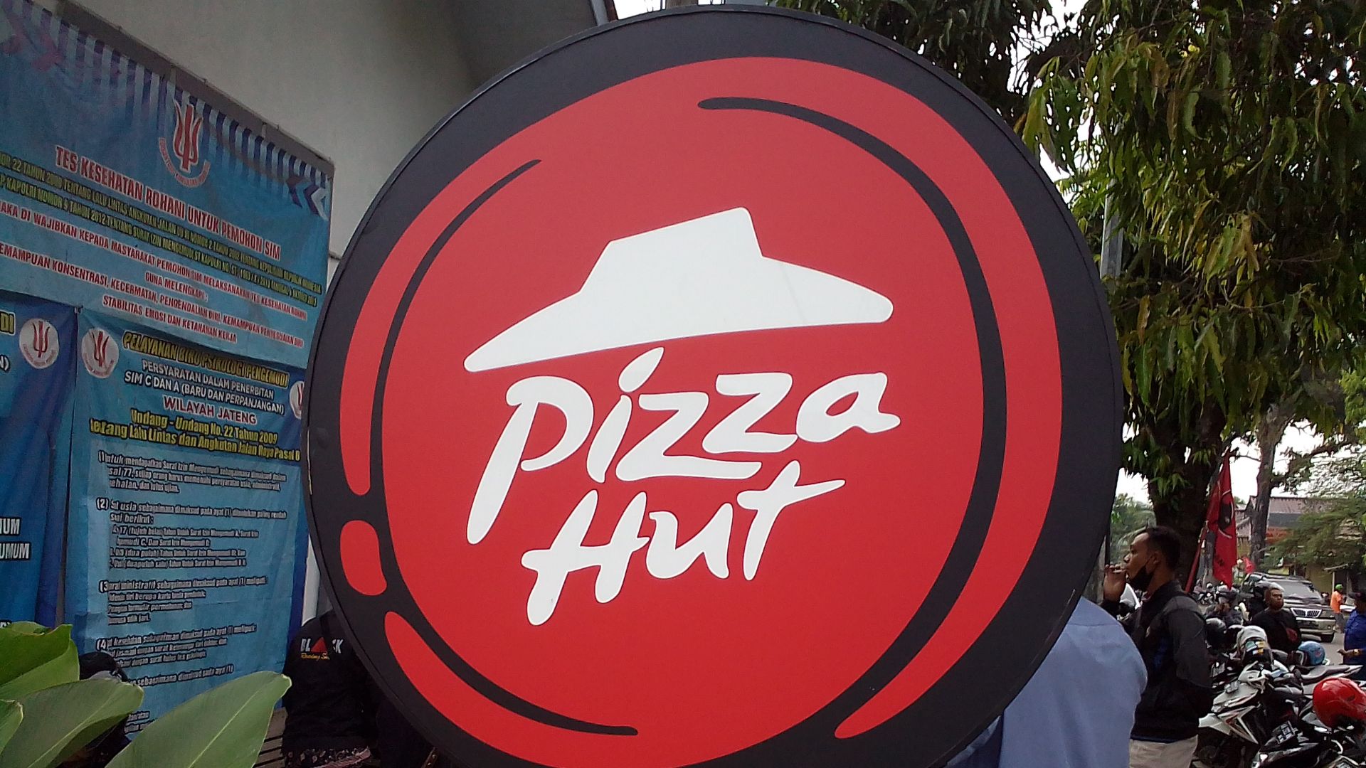 File:Simbol Logo Pizza Hut Kebumen Jawa Tengah.jpg
