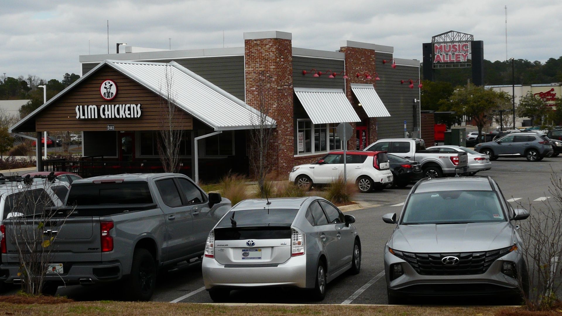 File:Slim Chickens on North Monroe Street, Tallahassee, Florida.jpg