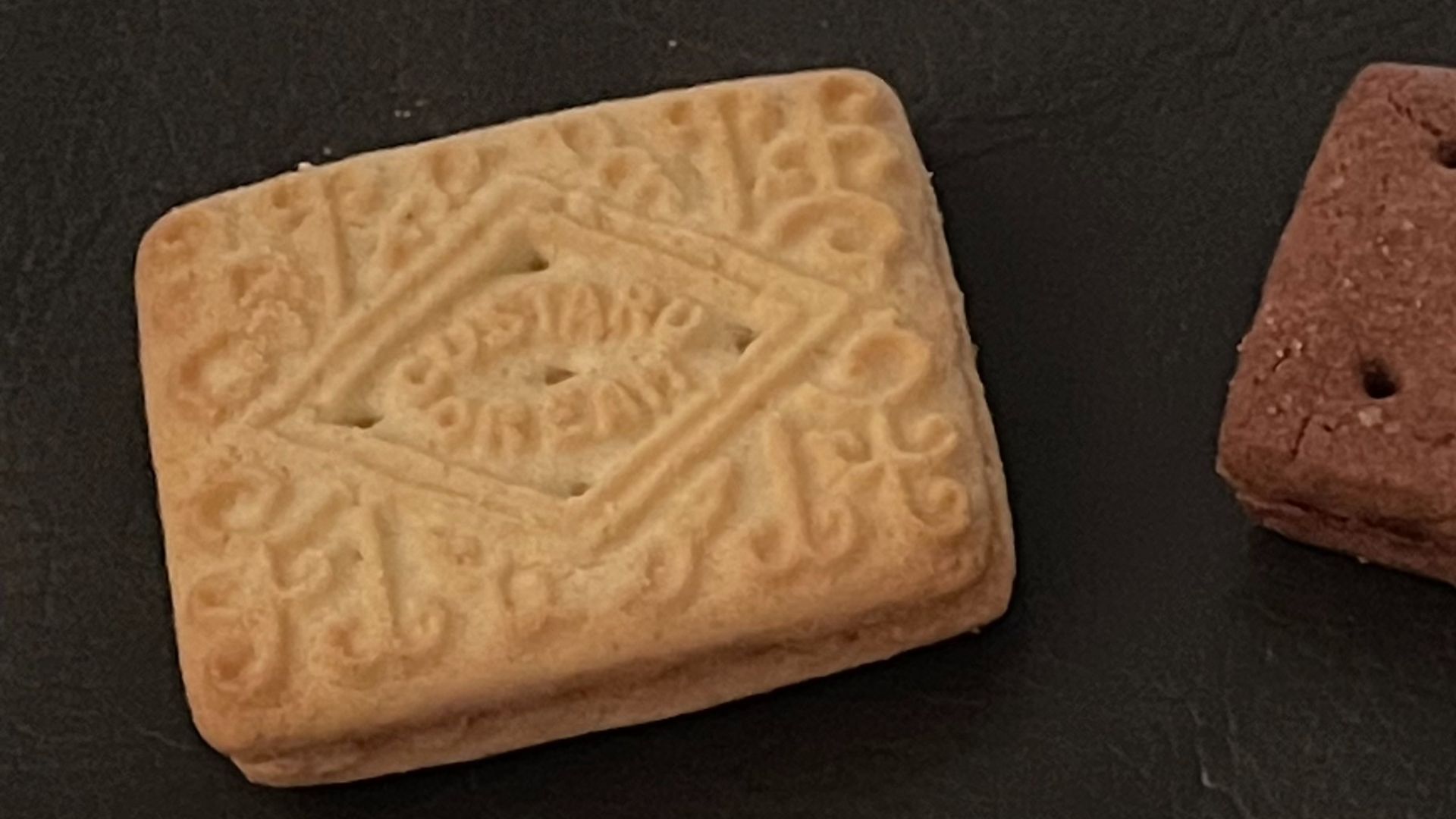 File:Bourbon and Custard Cream.jpeg