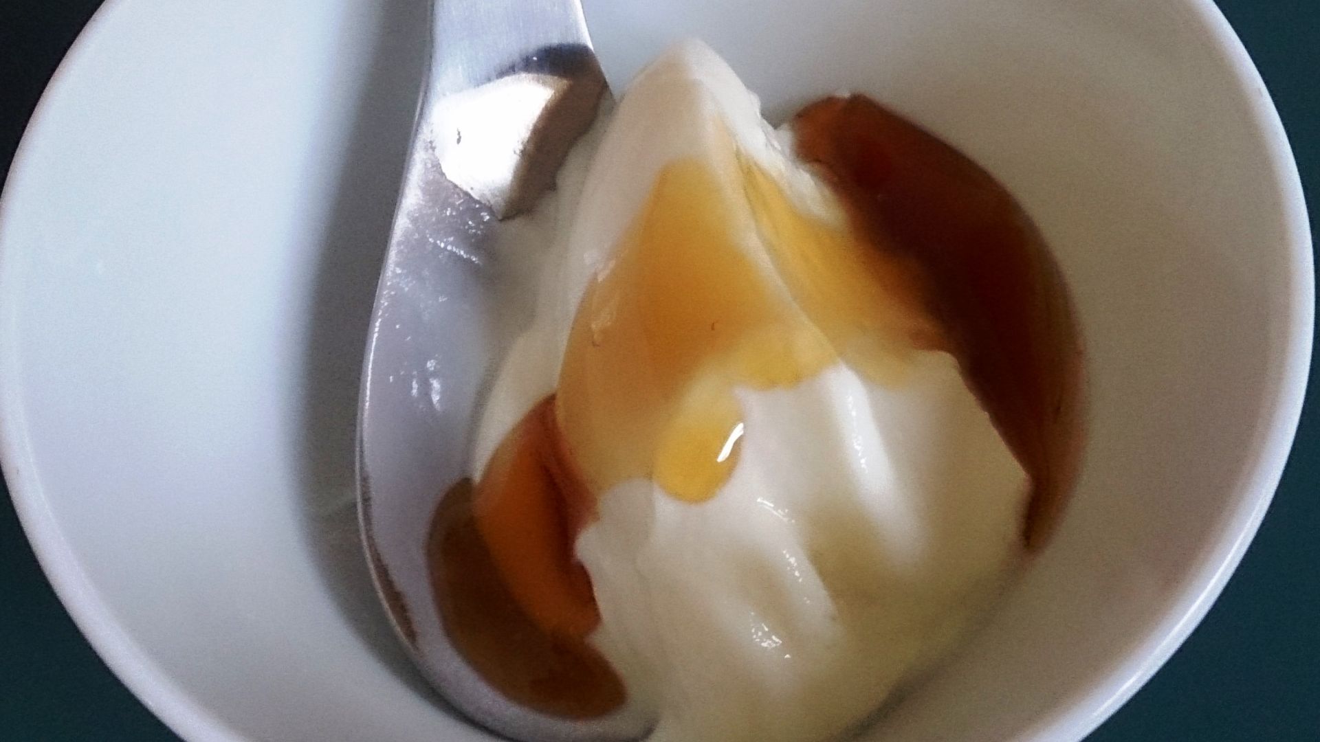 File:Greek yoghurt with honey.jpg