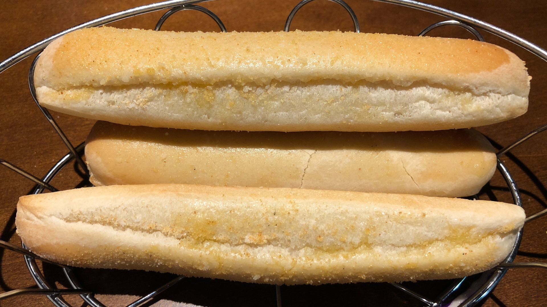 File:2021-02-23 20 19 40 Garlic breadsticks at the Olive Garden in Fair Lakes, Fairfax County, Virginia.jpg