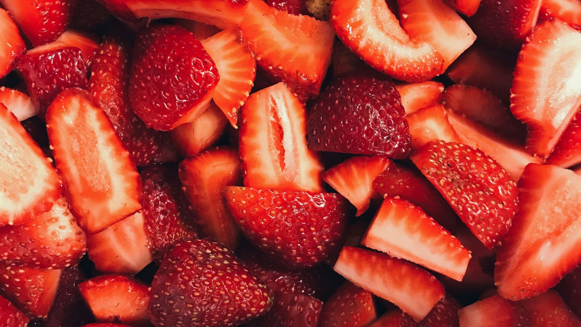 sliced strawberries