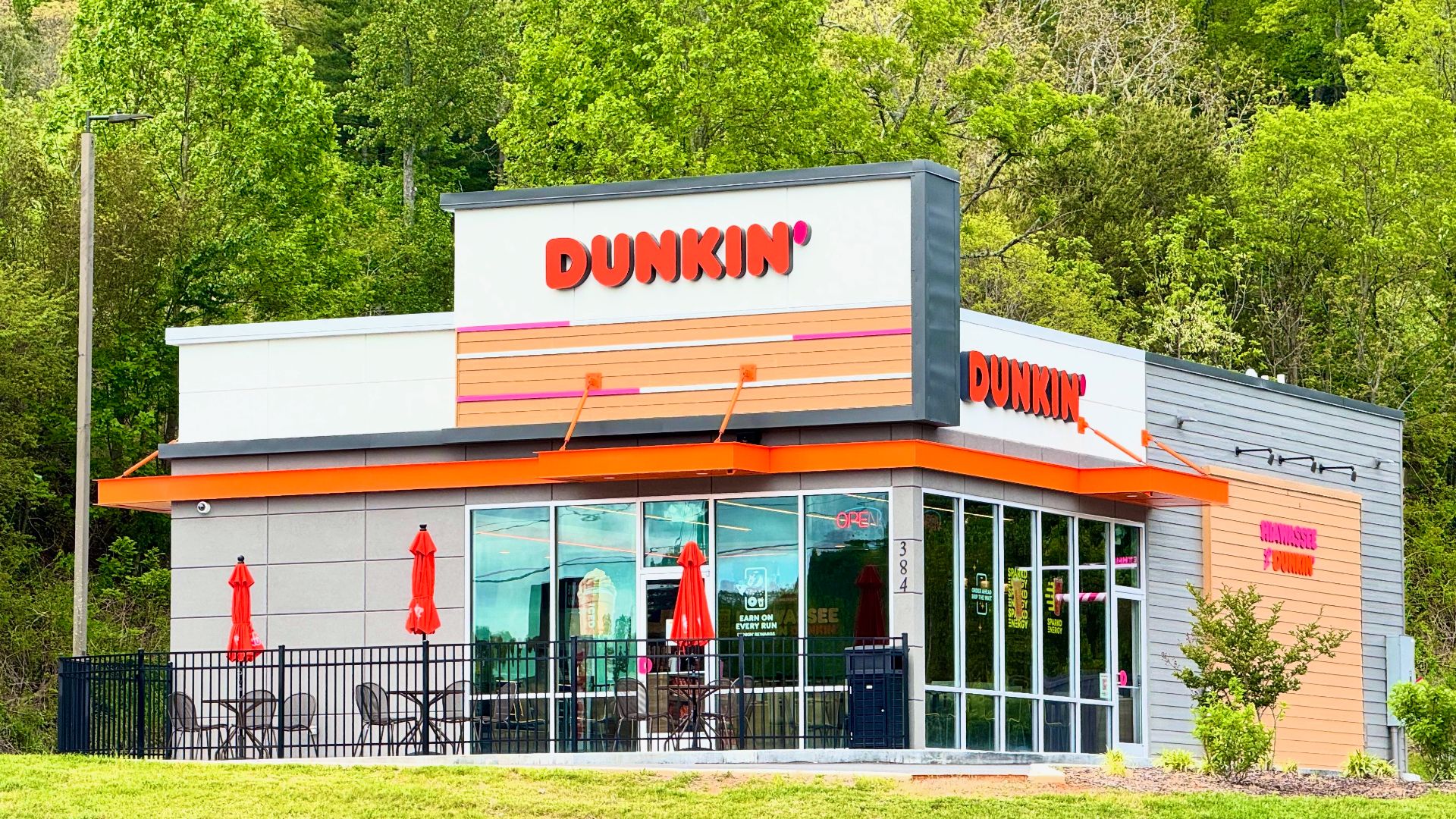File:A Dunkin' Donuts restaurant in Hiawassee, Georgia, United States 01.jpg