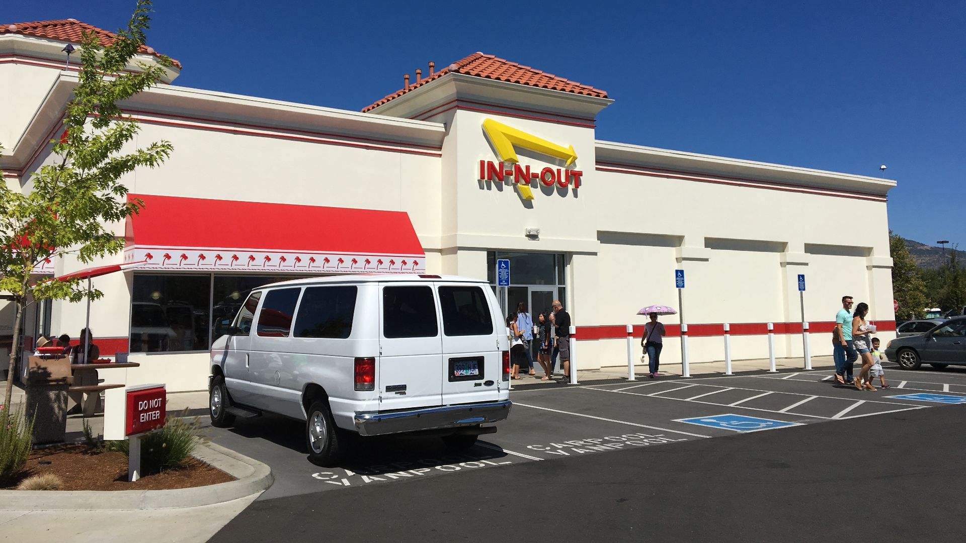 File:In-N-Out - Medford, Oregon.jpg
