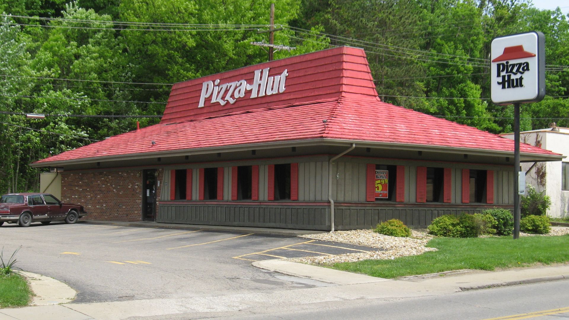 File:Pizza Hut Athens OH USA.JPG