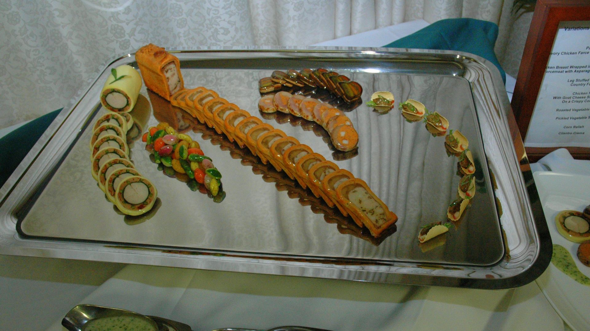 File:Modern Charcuterie display.jpg