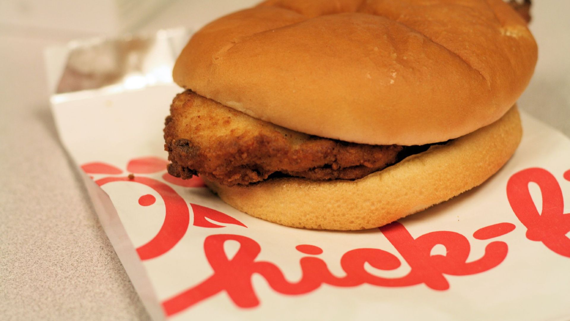 File:ChickFilA-ChickenSandwich.jpg