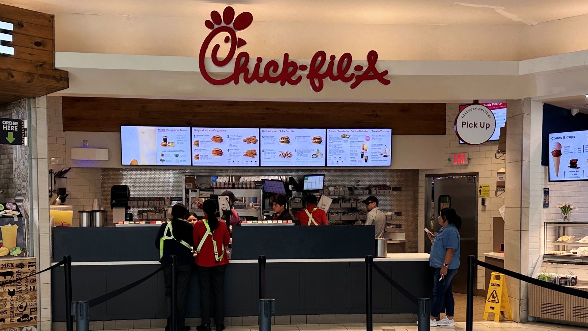 File:Chick-fil-A Dadeland Mall Food Court.jpg