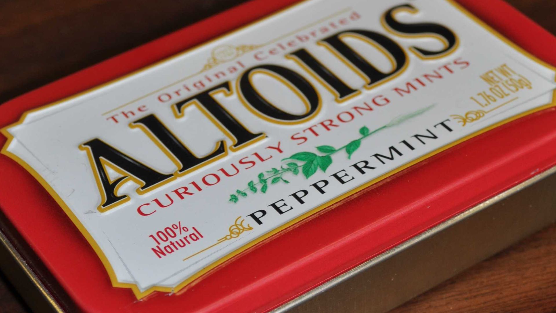 File:Altoid and tin.JPG