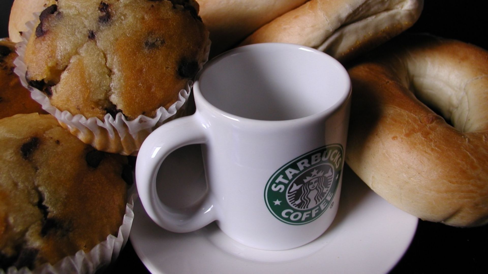 File:Muffins, Bagels, Starbucks - Flickr - Nico Kaiser.jpg