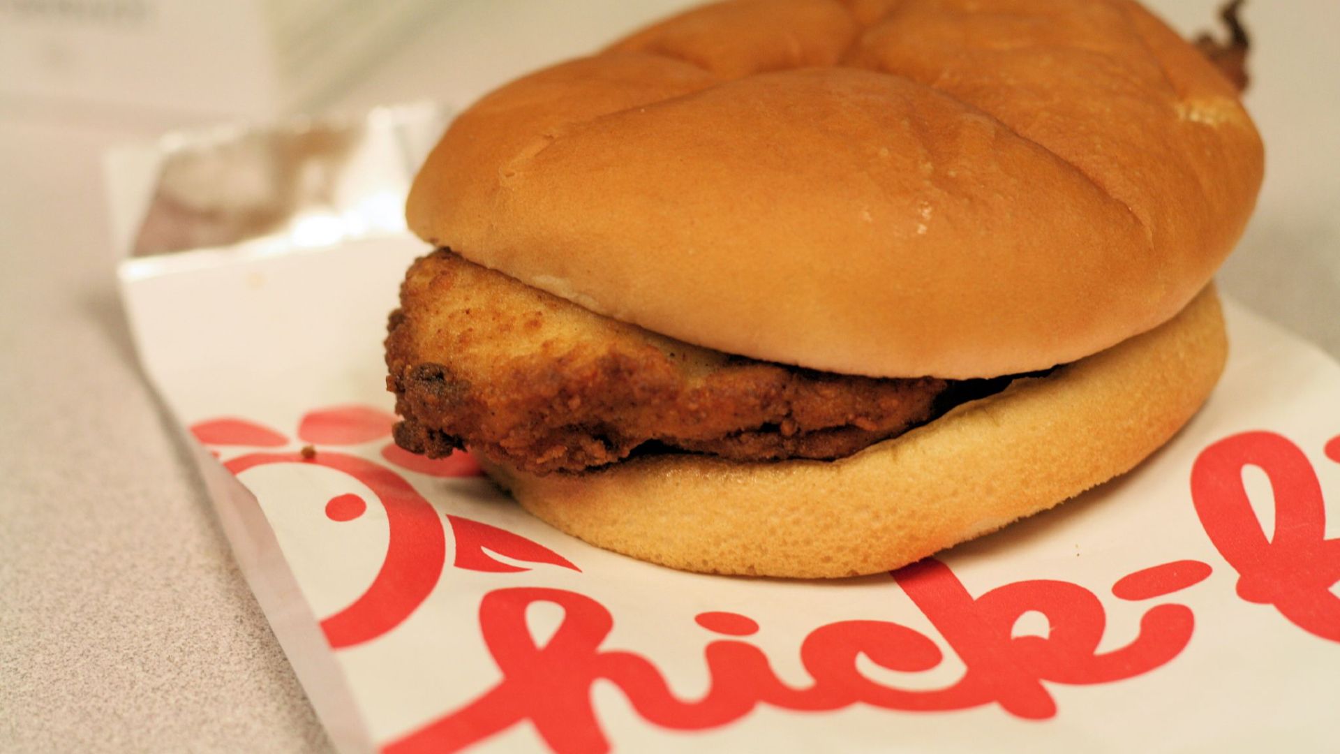 File:ChickFilA-ChickenSandwich.jpg