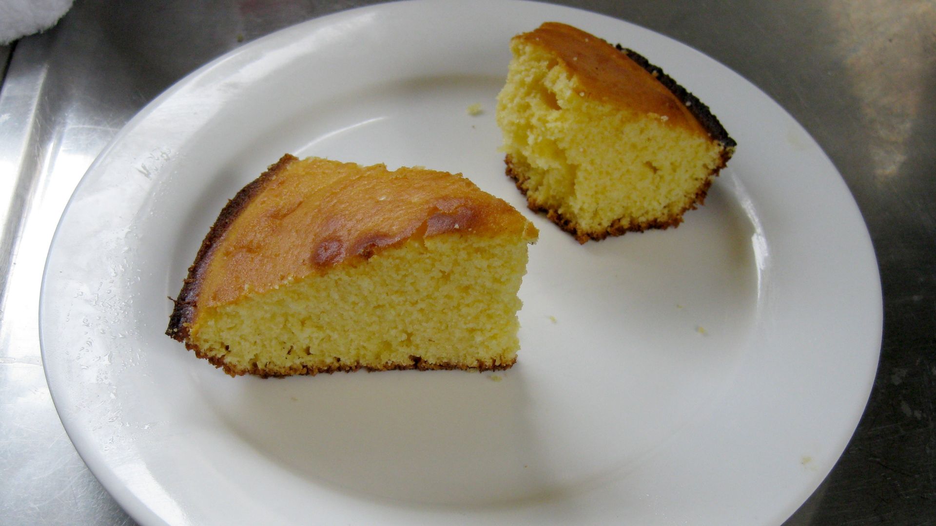 File:Piece of cornbread on plate.jpg