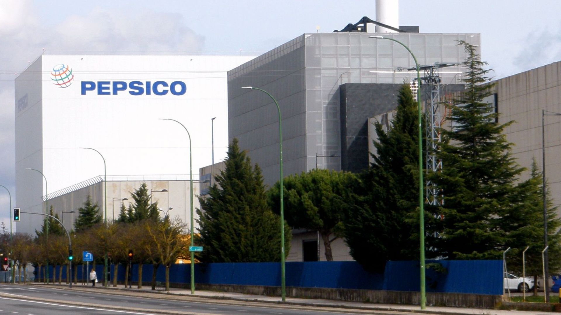 File:Burgos - Polígono Industrial de Gamonal, centro logístico de PepsiCo y Logística Sanmival.jpg