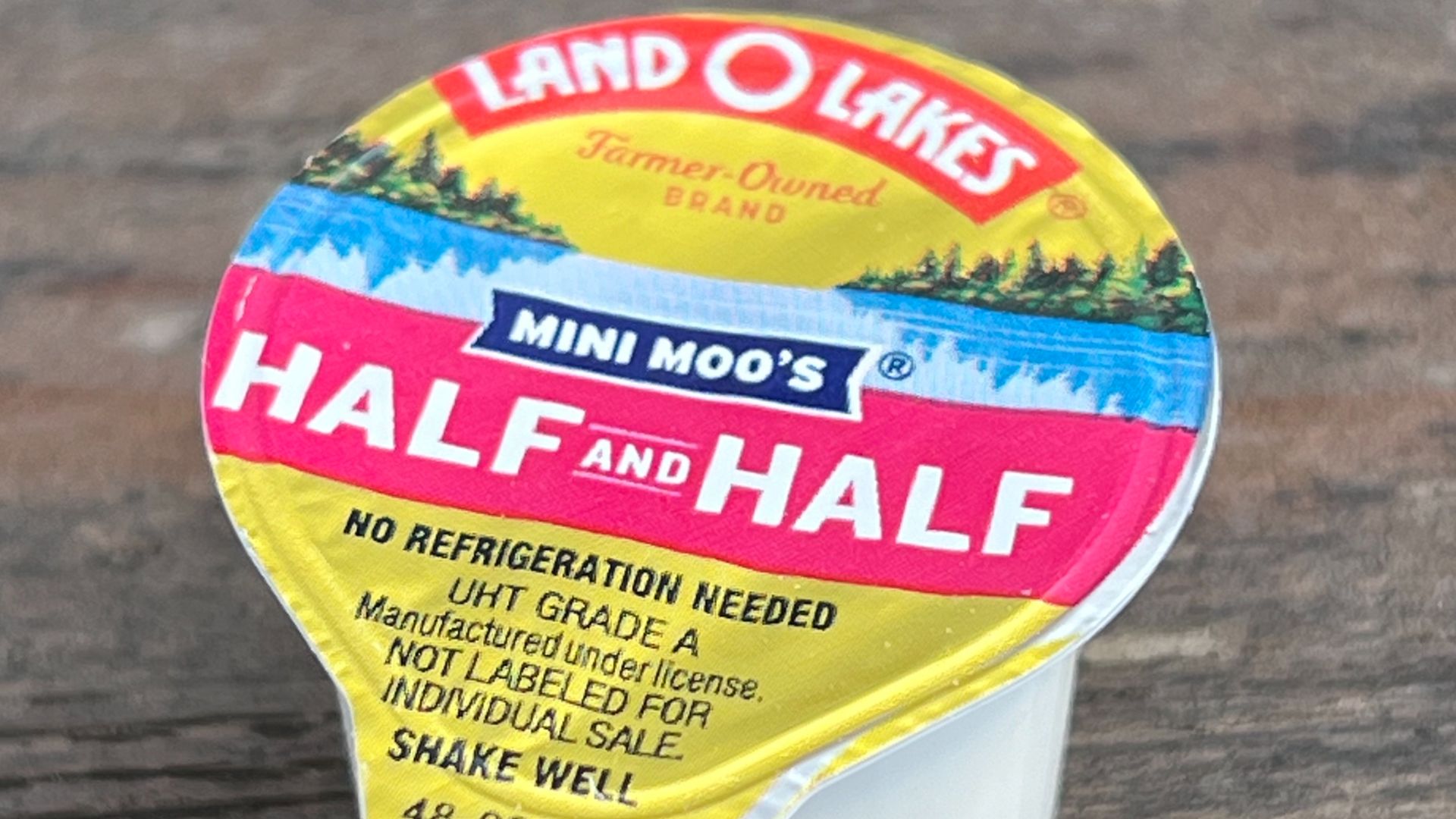 File:Land O'Lakes Mini Moo's Half and Half Creamer.jpg