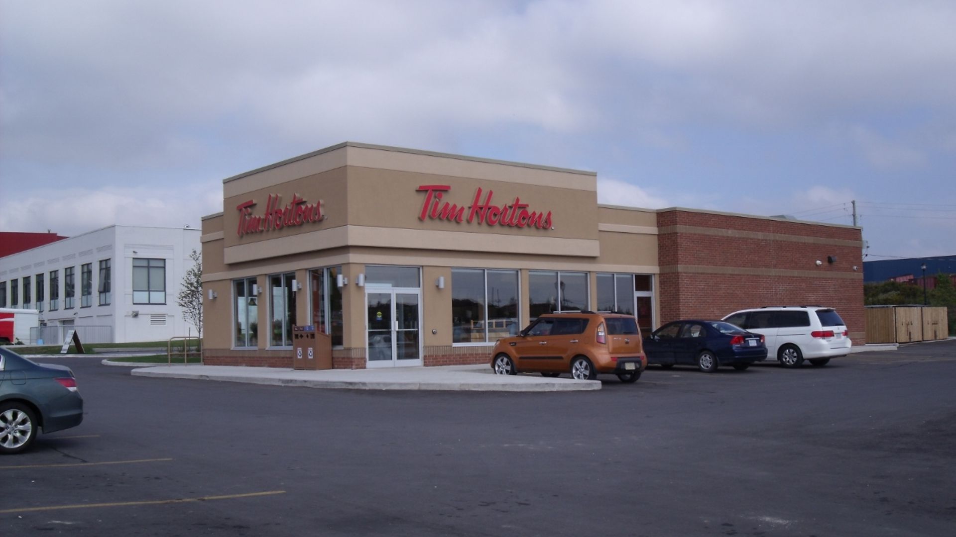 File:Tim Hortons in Erin, Ontario.jpg