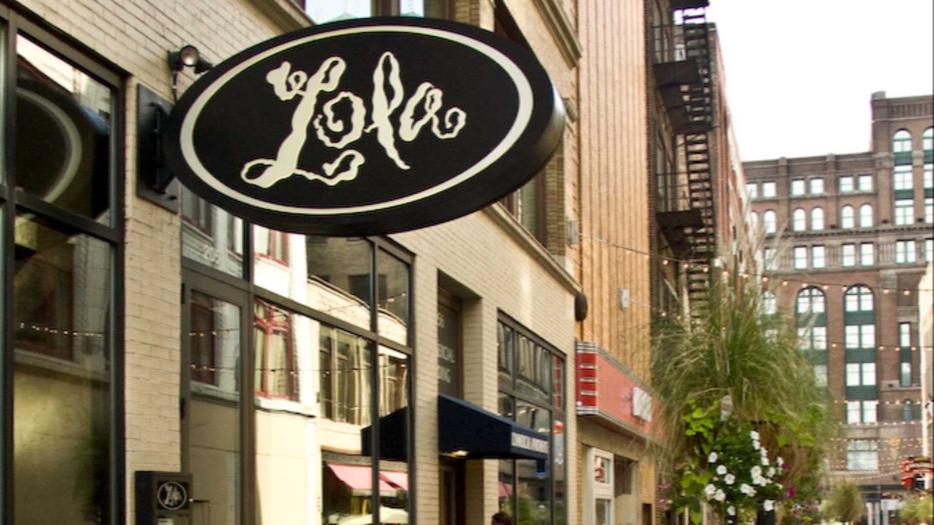 File:Lola in Cleveland.jpg