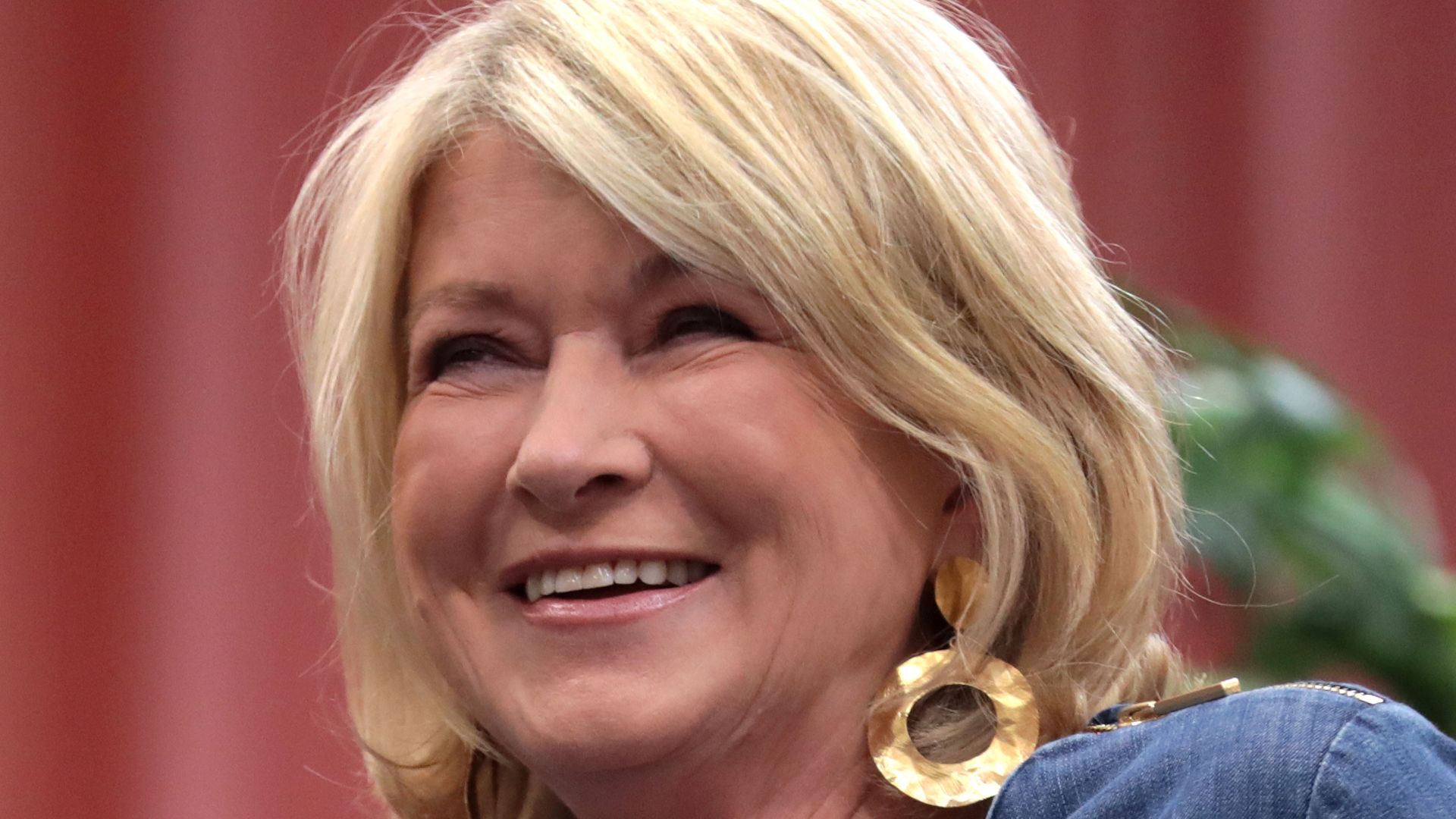 File:Martha Stewart by Gage Skidmore.jpg