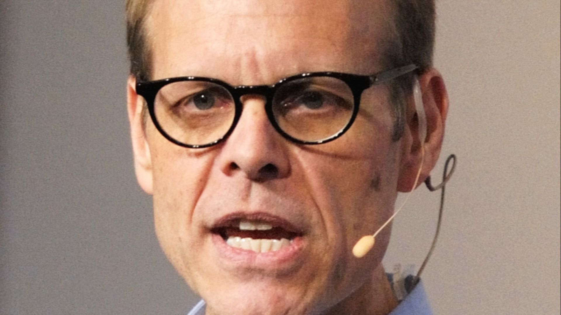 File:Alton brown (cropped).jpg