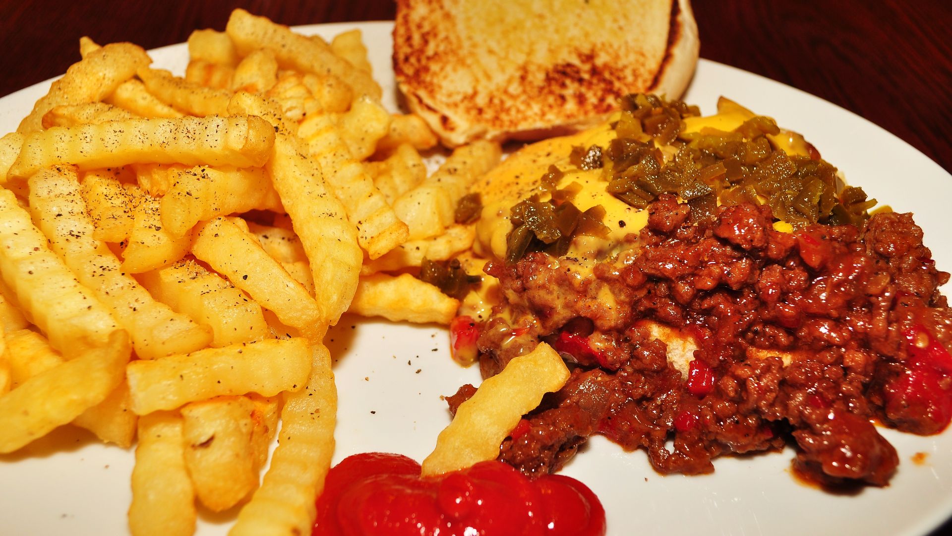File:Sloppy joe sandwich with French fries.jpg