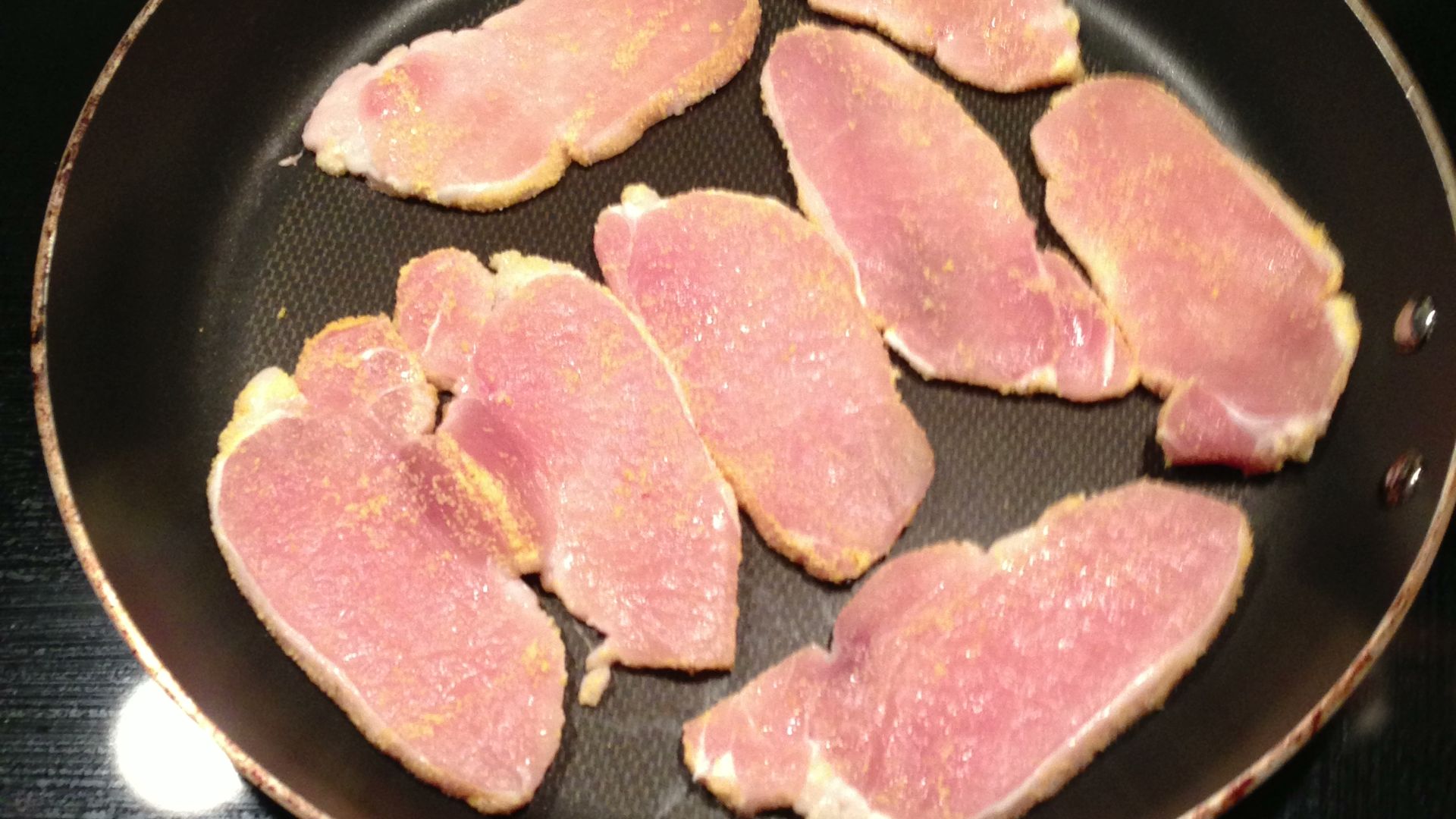 File:Peameal bacon in a pan.JPG
