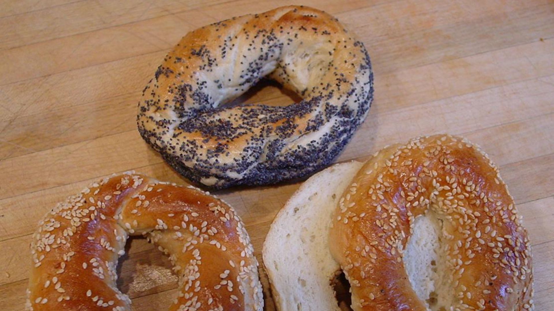 File:Bagels-Montreal-REAL.jpg