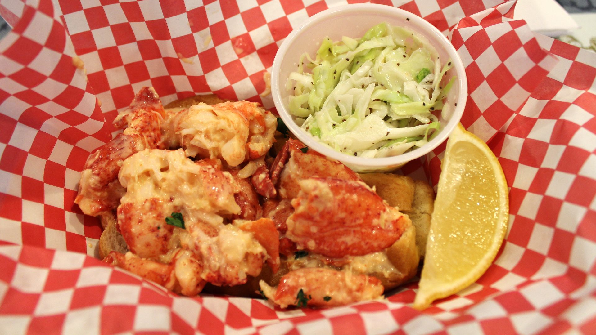 File:Nova Scotia Lobster Roll (23216849815).jpg