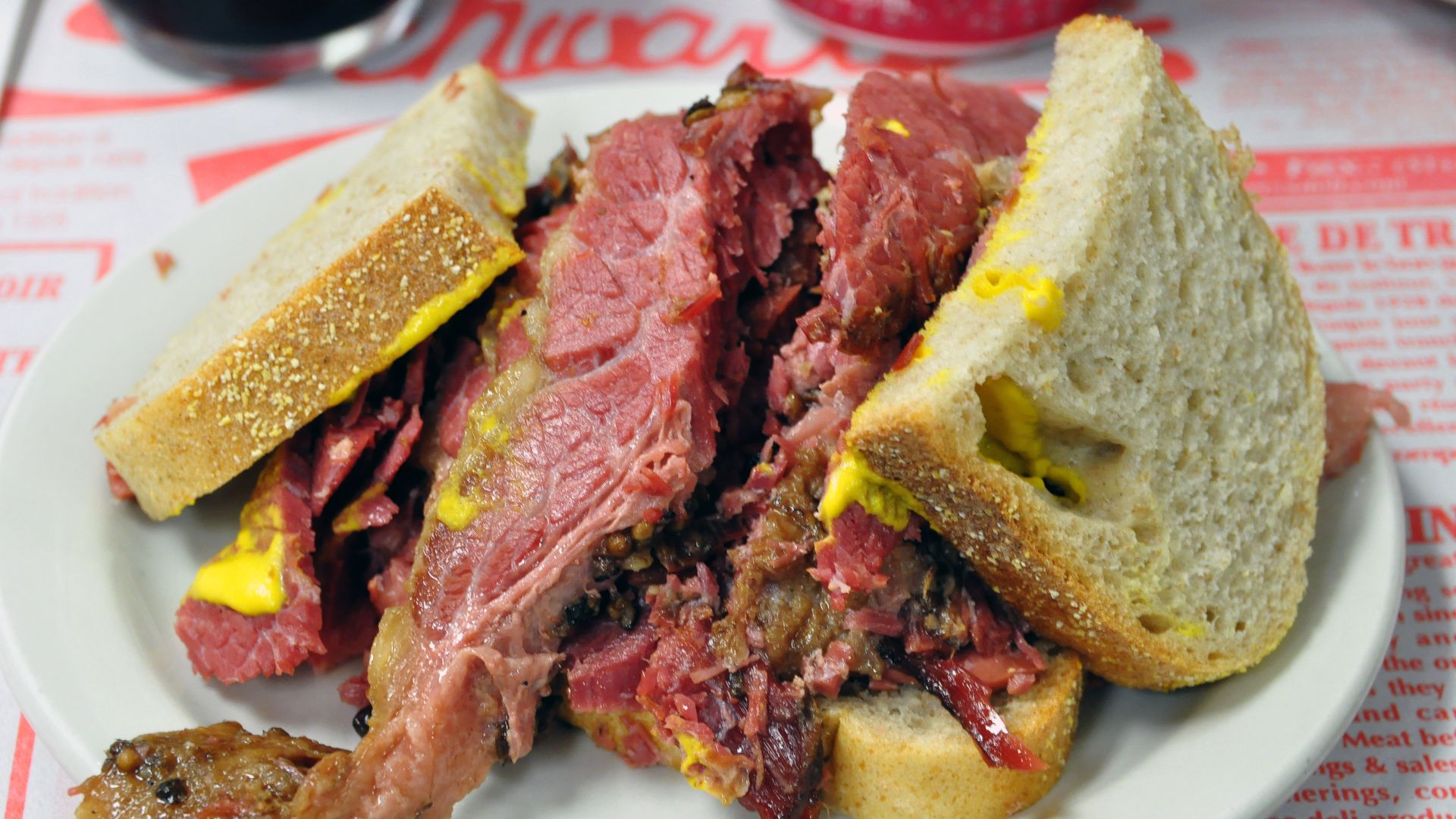 File:Schwartz smoked meat montreal.JPG