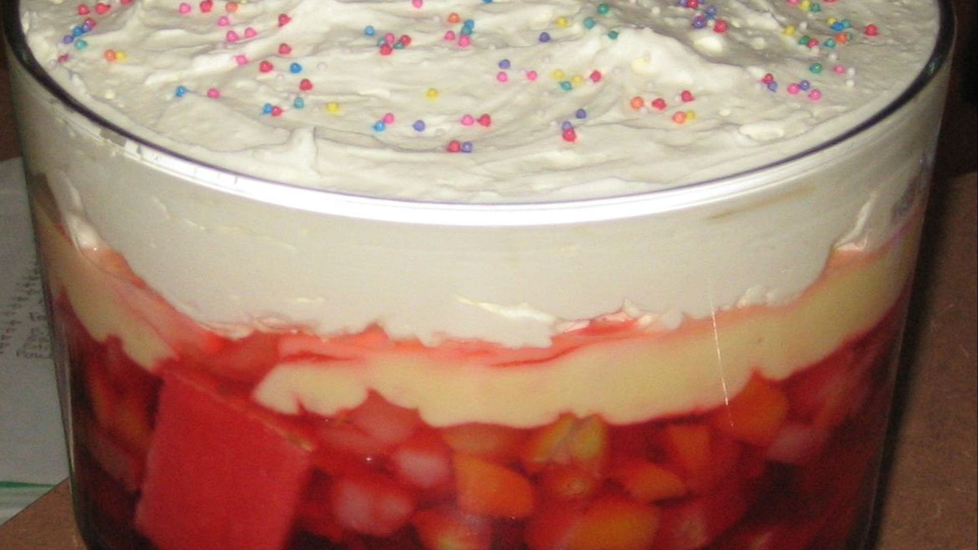 File:Trifle 4layer.jpg