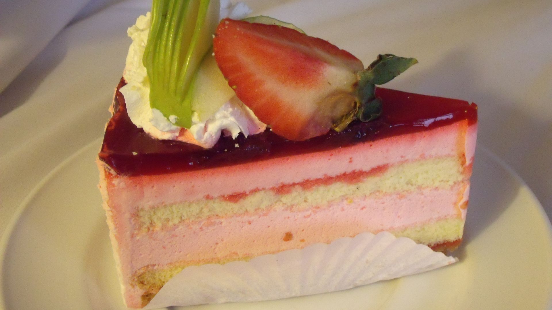 File:Strawberry Cake.JPG