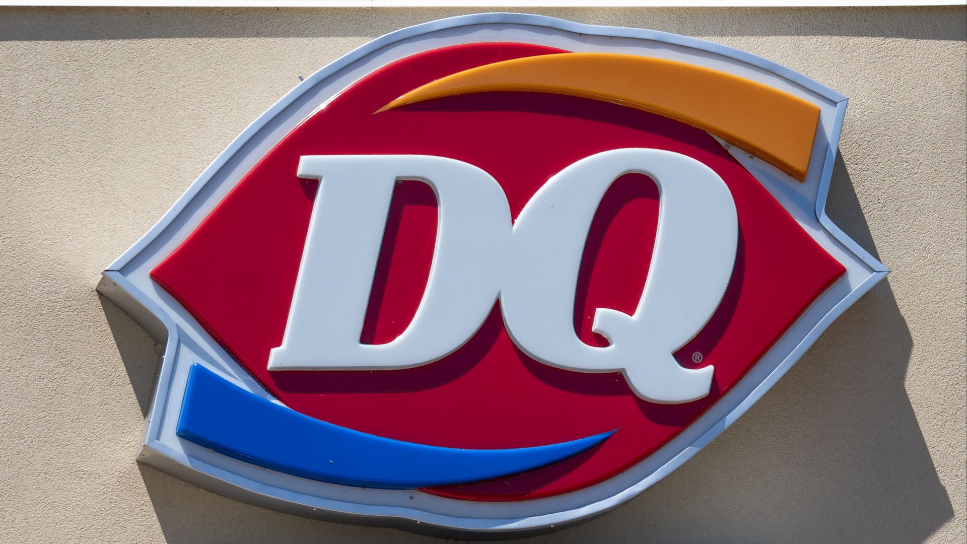 File:Dairy Queen logo, Dairy Queen, Kingsville, Ontario, 2025-06-29.jpg