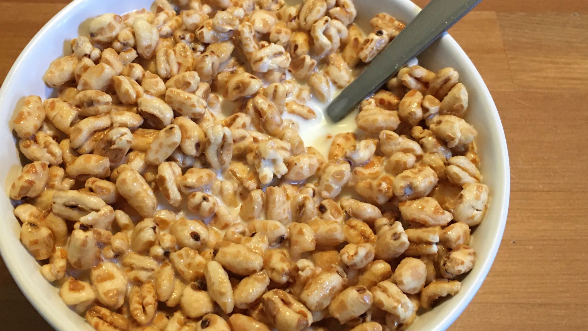 File:Kellogg's Honey Smacks – Sweetened Puffed Wheat Cereal with milk.jpg