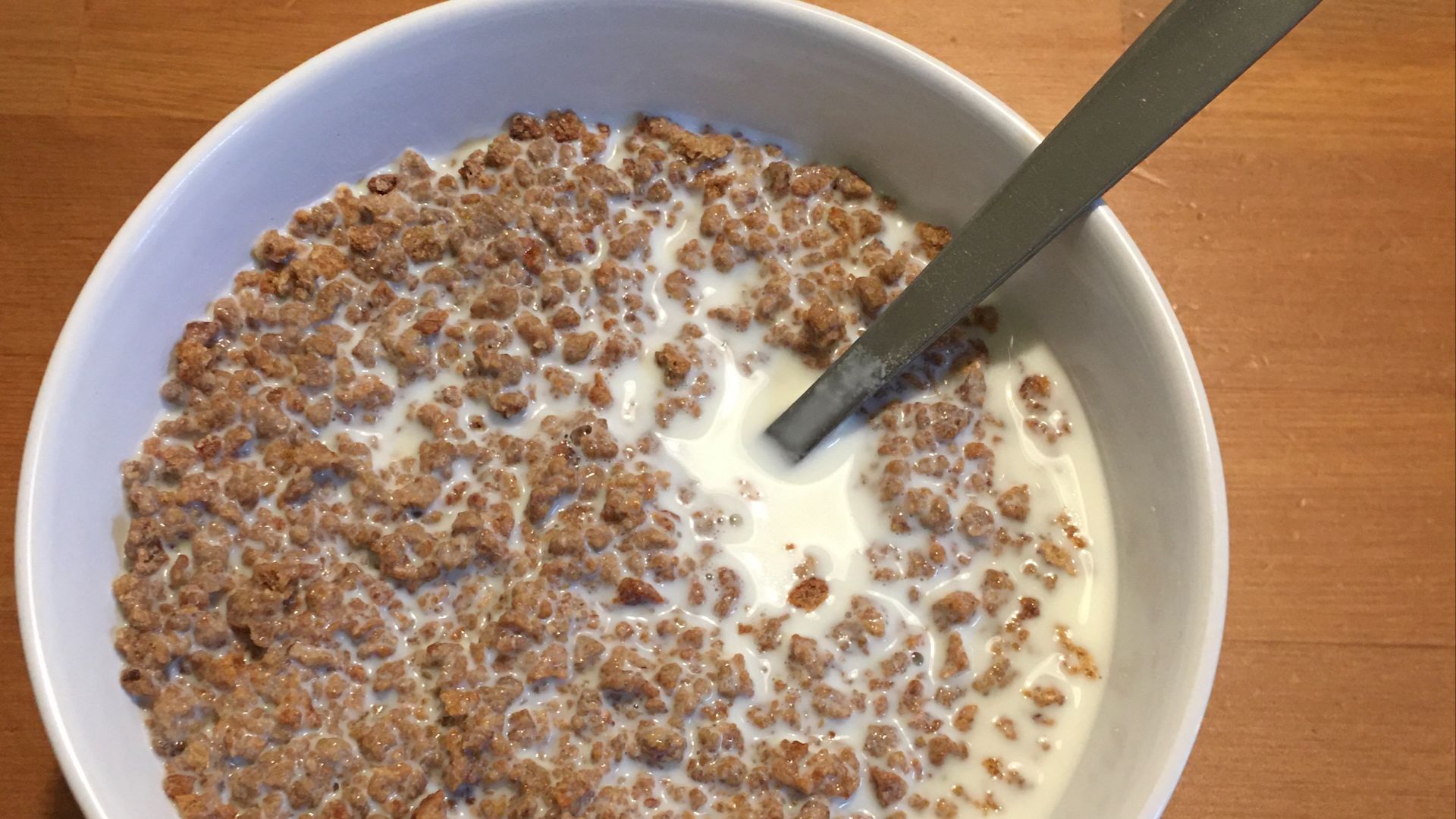 File:Post Original grape-nuts cereal, with milk.jpg