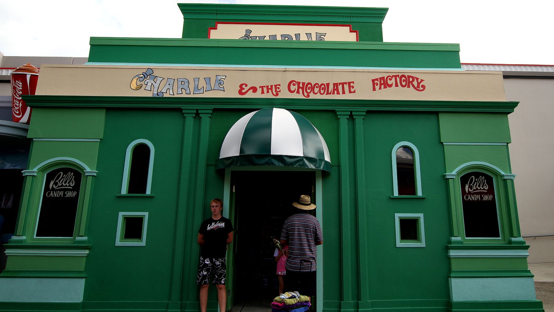 File:Charlie and the Chocolate Factory at Warner Bros. Movie World.jpg