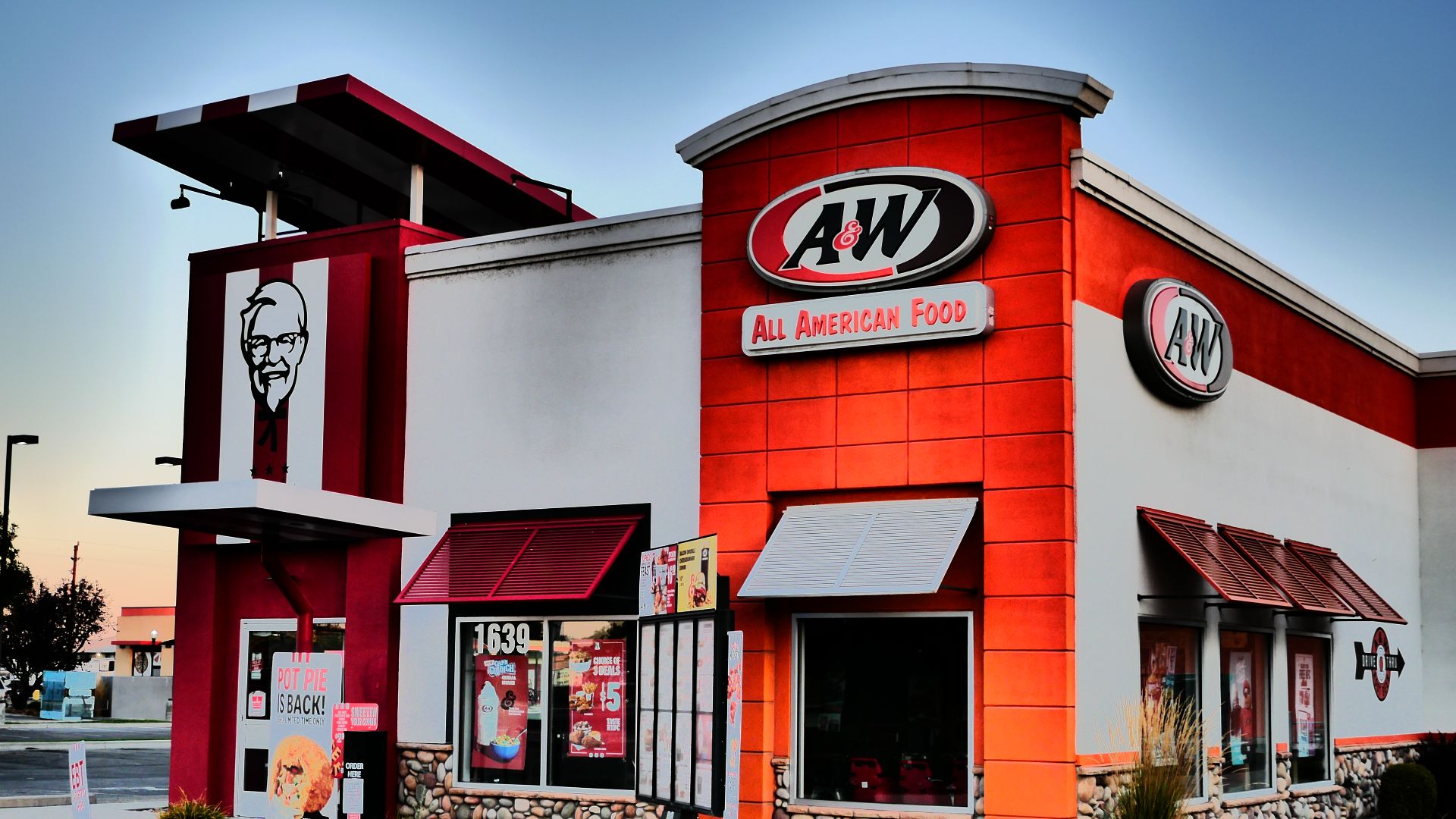 File:KFC and A&W All American Food Restaurants in Ontario, Oregon.jpg