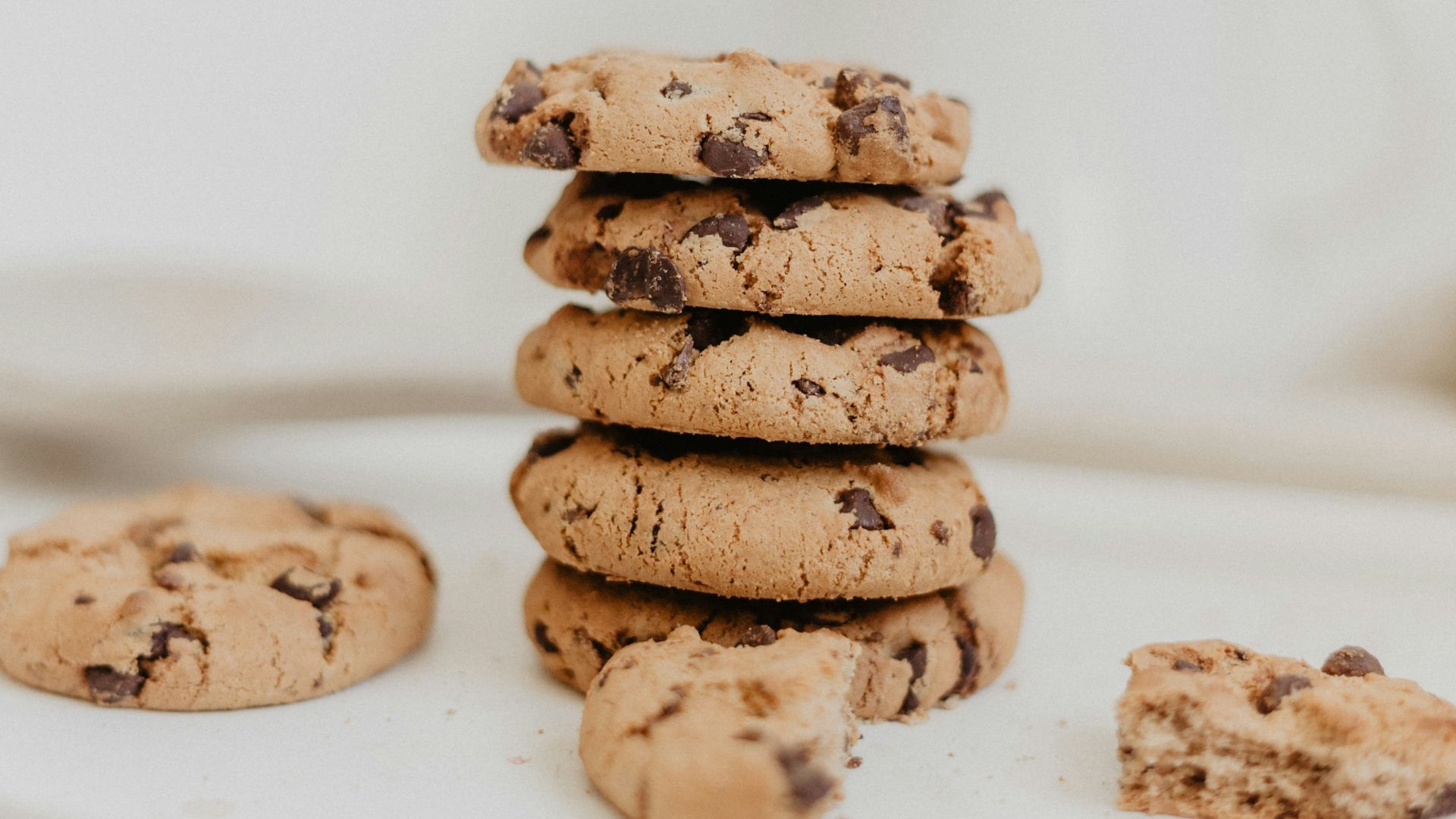 pile of chocolate cookies