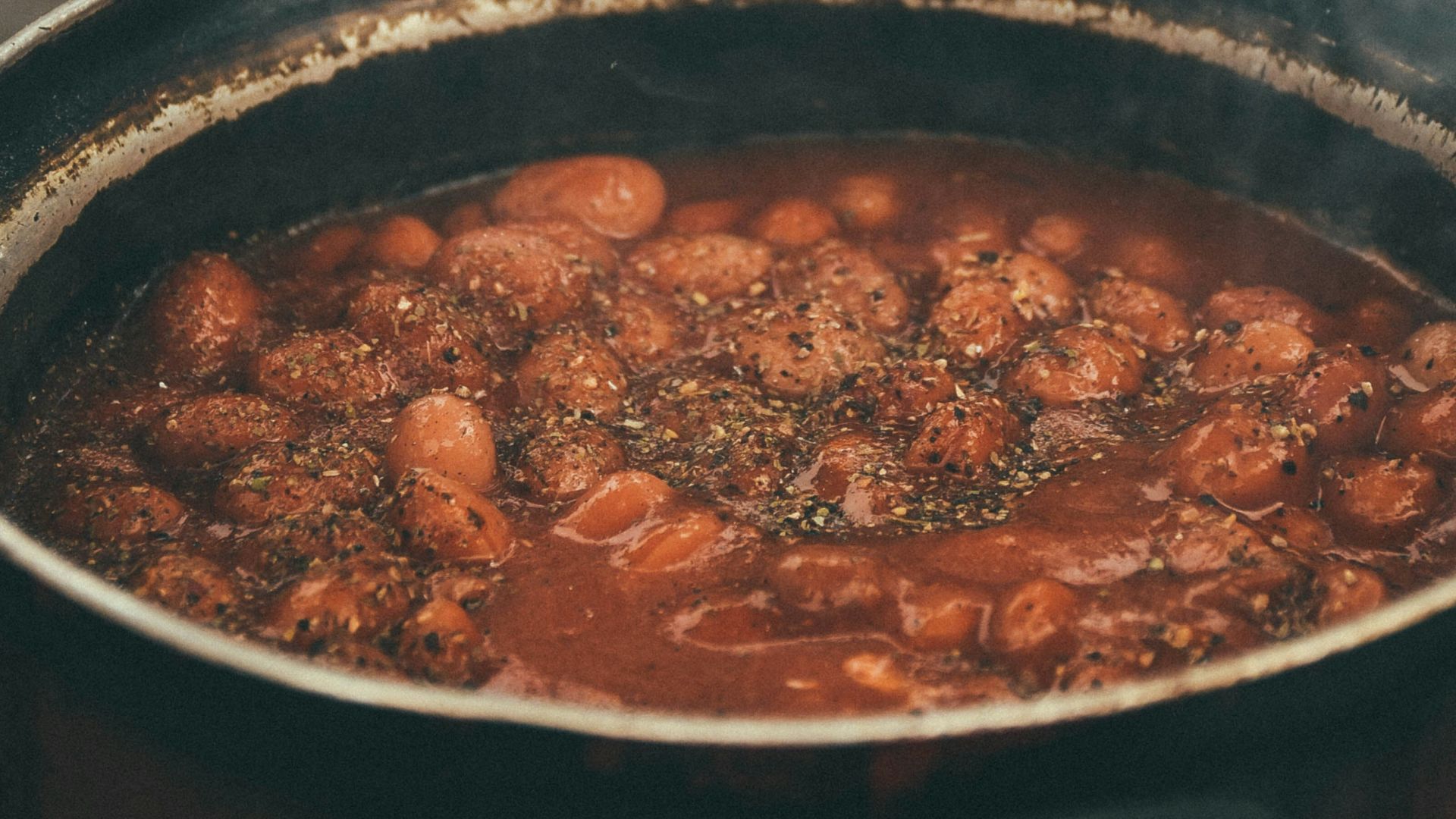 cooked food in black cooking pot