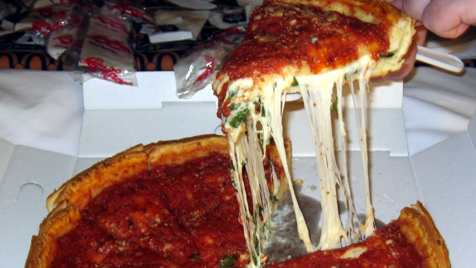 File:Giordano's Deep Dish Pizza.jpg